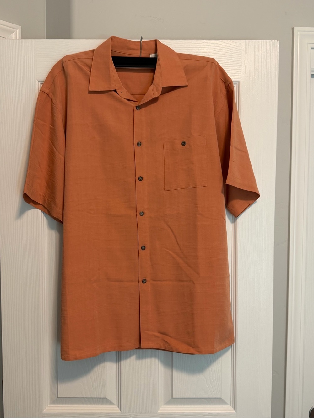 Men's Short-Sleeve Button-Down Dress Shirt in Burnt Orange